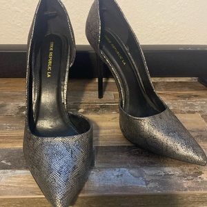 Snake skin pointy heels